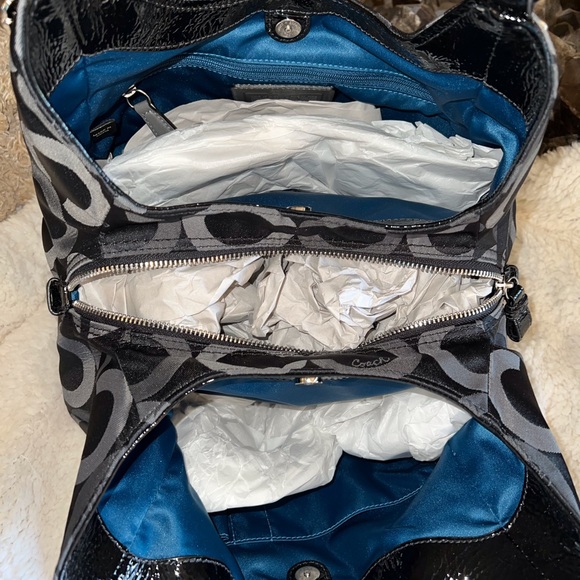 Coach NWT Signature Maggie Shoulder Bag w/matching Wallet - Picture 7 of 16